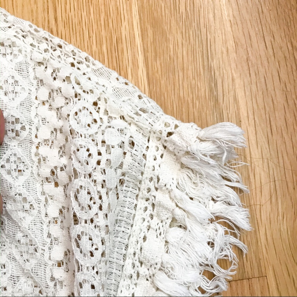 ✨ Lace Top ✨ - Picture 2 of 2